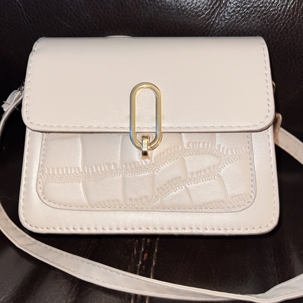 Cute blush pink purse - Picture 2 of 5